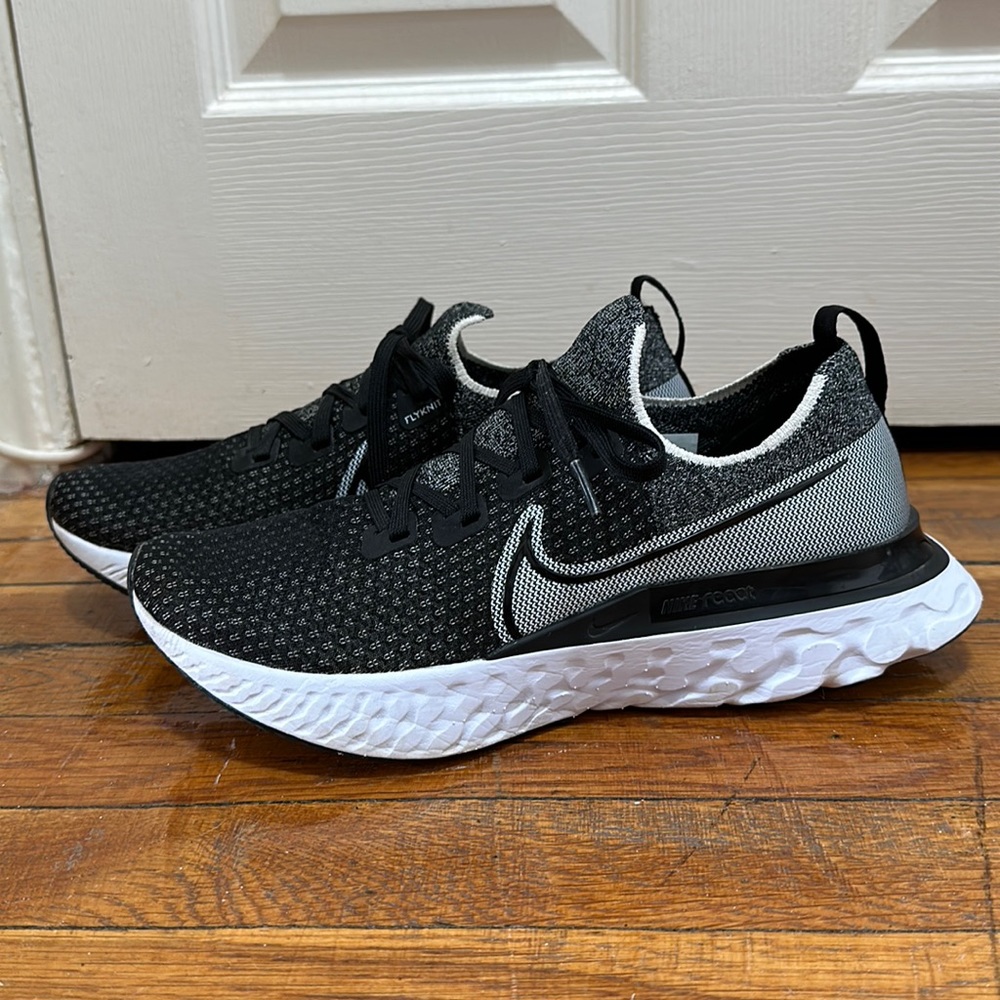 Men’s Nike Infinity React Flyknit size 9 black
